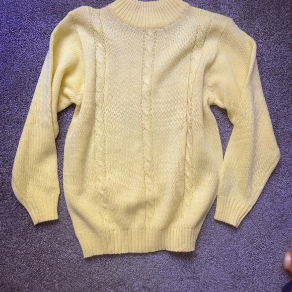 Elegant Cream Cable Knit Sweater Set - Picture 2 of 10